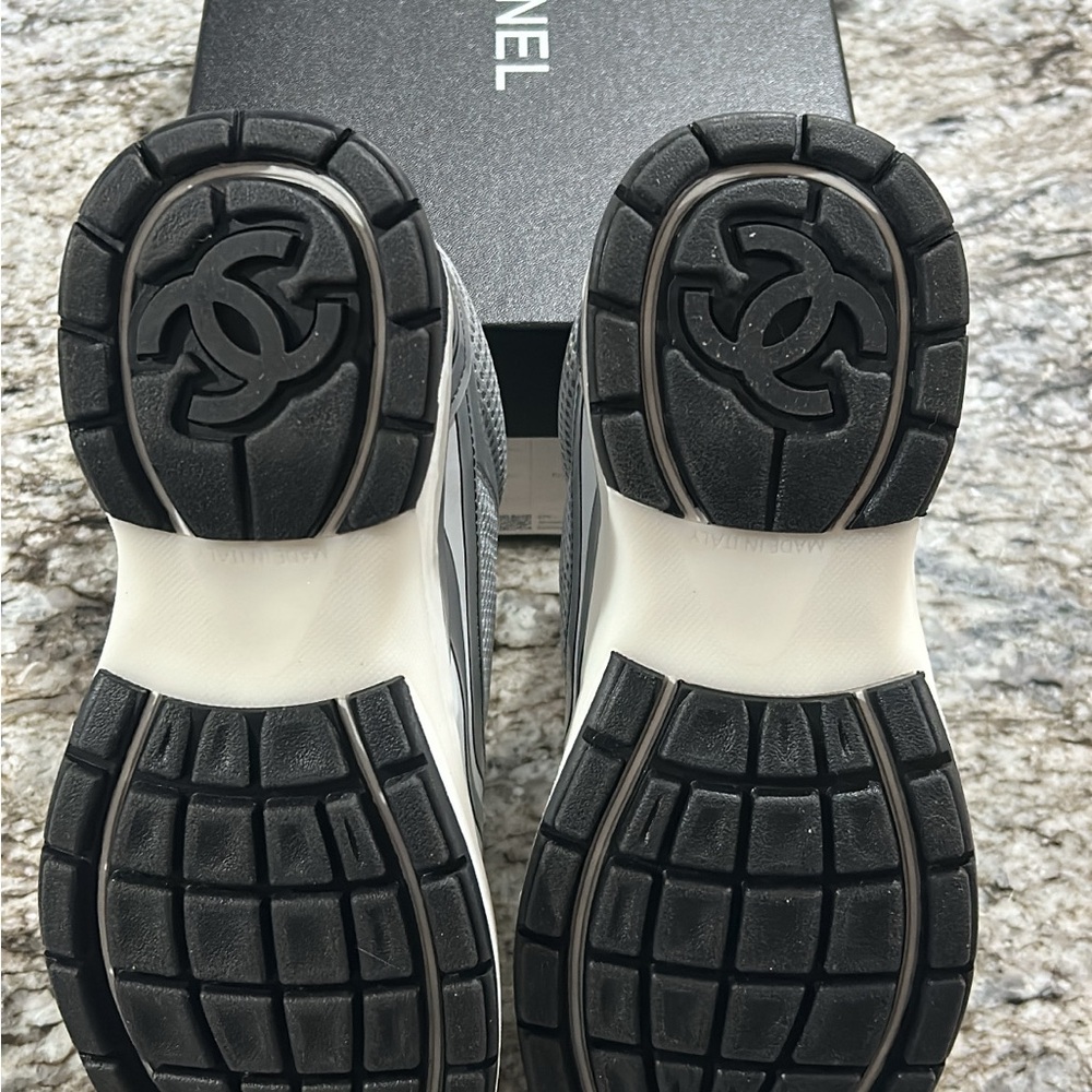 Chanel CC Logo Sneaker ‘White Silver’ size 46(us13) brand new - Picture 3 of 7